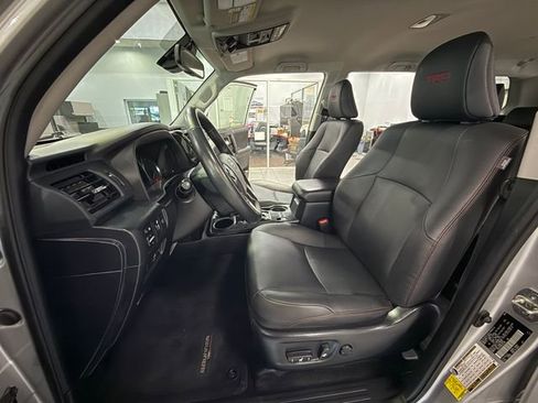 Used 2024 Toyota 4Runner TRD Off-Road Premium image 10