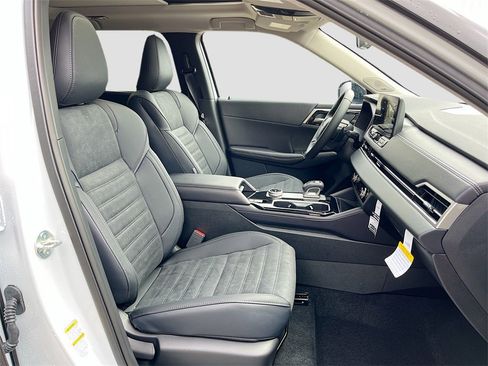 New 2025 Mitsubishi Outlander AWD image 30