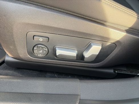 Used 2021 BMW 330i xDrive Sedan w/ Convenience Package image 49