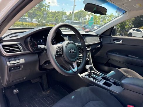 Used 2018 Kia Optima LX w/ 17" Alloy Wheels Package FWD image 13