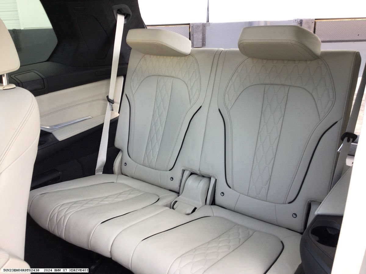 Used 2024 BMW X7 xDrive40i w/ M Sport Package AWD/4WD image 10