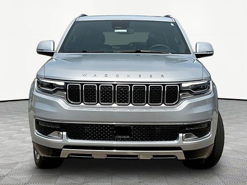 Used 2022 Jeep Wagoneer Series III w/ Premium Group I AWD/4WD image 2