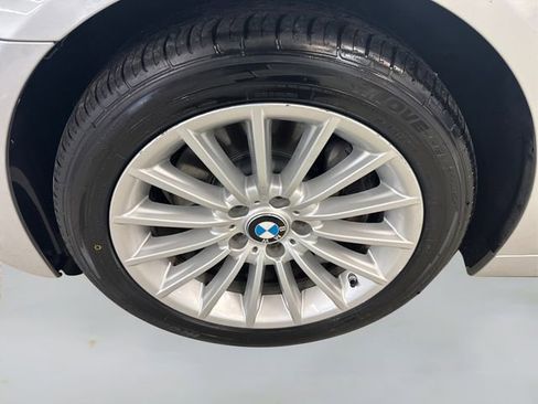 Used 2011 BMW 535i xDrive Sedan image 18