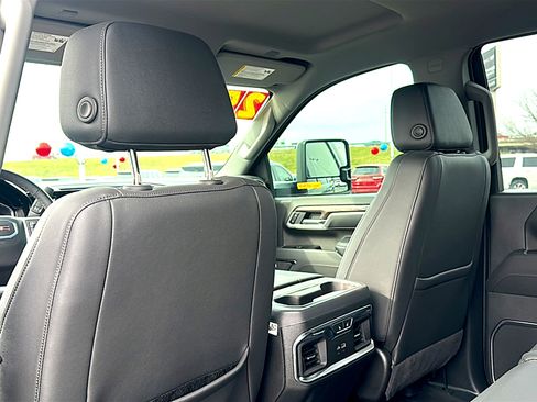 New 2025 GMC Sierra 2500 SLT w/ Texas SLT Premium Package image 17