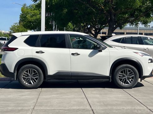 Used 2021 Nissan Rogue S image 9