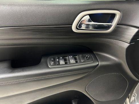 Used 2020 Jeep Grand Cherokee Altitude AWD/4WD image 17