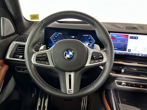 Certified 2025 BMW X7 M60i AWD/4WD image 17