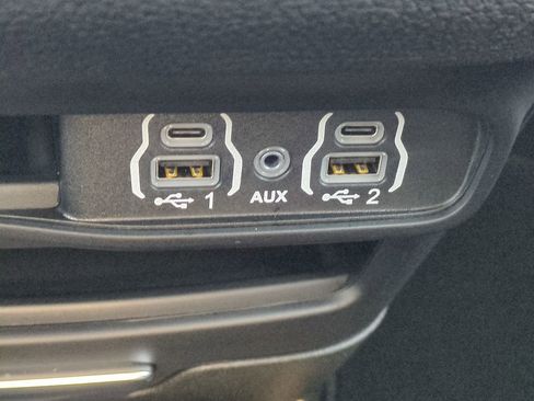 Certified 2025 Chrysler Pacifica Select image 21