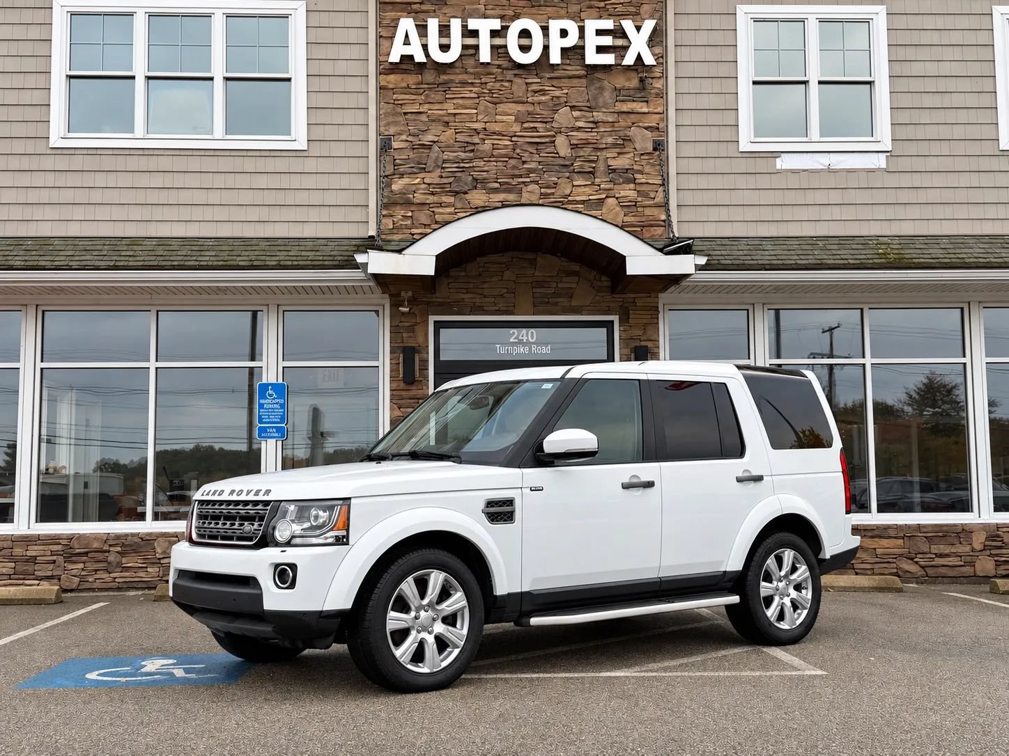 Used 2016 Land Rover LR4 HSE Silver Edition AWD/4WD image 1
