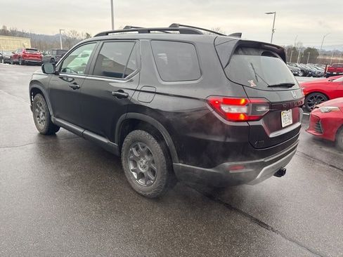 Used 2024 Honda Pilot TrailSport image 8