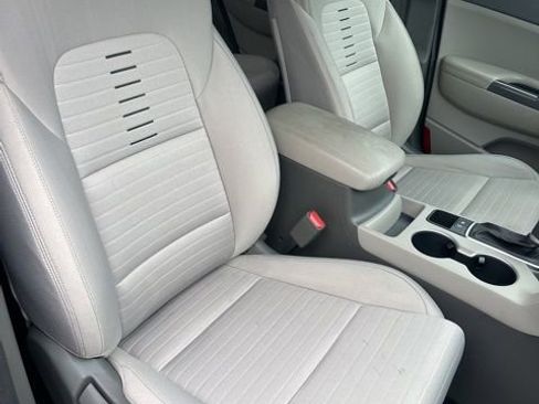 Used 2018 Kia Sportage LX w/ LX Popular Package image 22