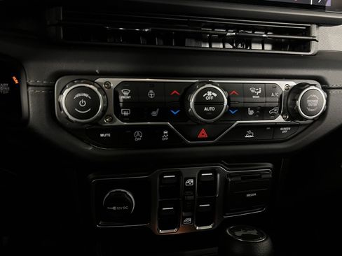 Certified 2025 Jeep Wrangler Sahara image 12