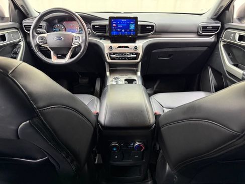 Used 2021 Ford Explorer XLT w/ Equipment Group 202A AWD/4WD image 33