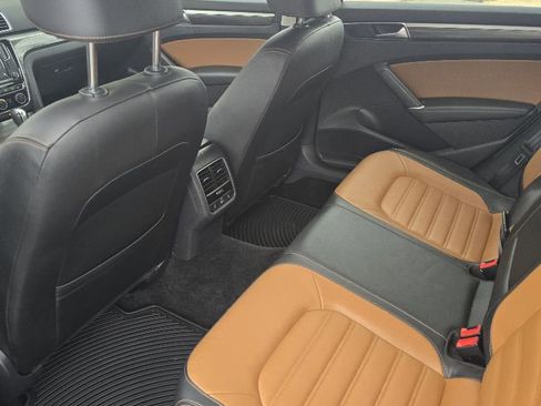 Used 2018 Volkswagen Passat 2.0T SEL Premium image 13