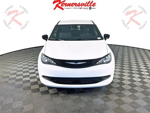 New 2026 Chrysler Voyager LX image 2