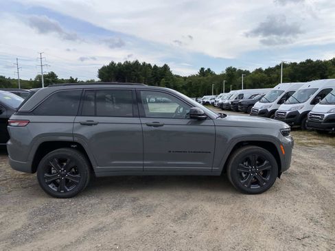 New 2027 Jeep Grand Cherokee Limited AWD/4WD image 2