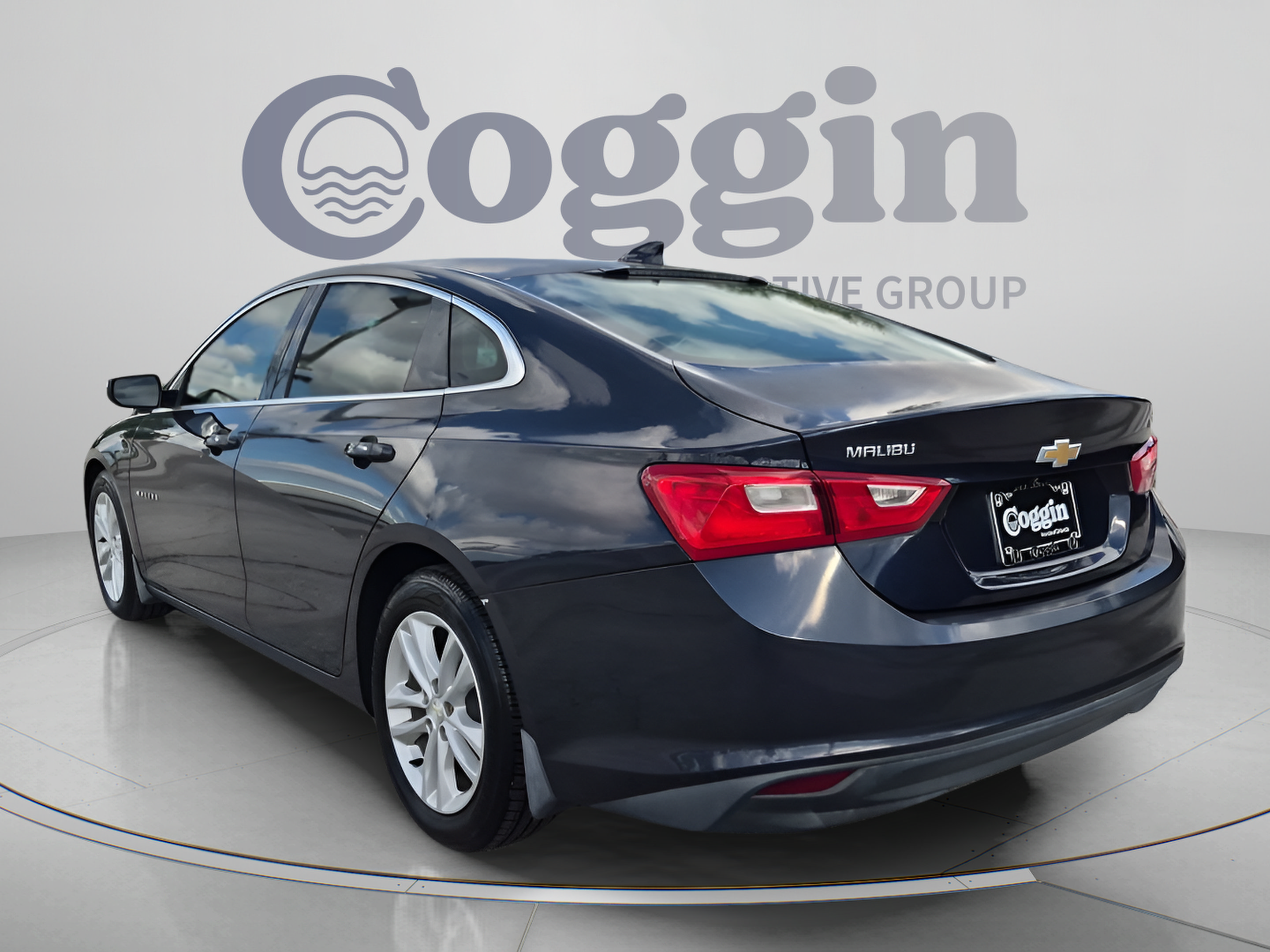 Used 2018 Chevrolet Malibu LT w/ Leather Package FWD image 4