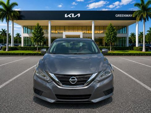 Used 2017 Nissan Altima 2.5 S w/ Power Driver Seat Package FWD image 2