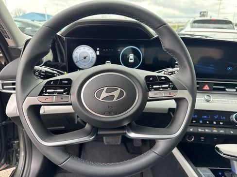 New 2026 Hyundai Elantra Limited FWD image 17