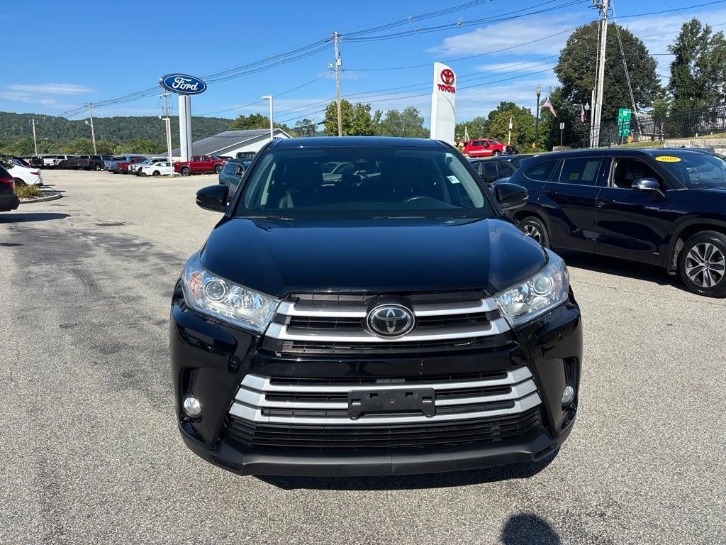 Used 2018 Toyota Highlander Plus AWD/4WD image 2