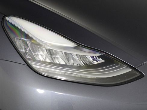 Used 2021 Tesla Model Y Long Range image 24