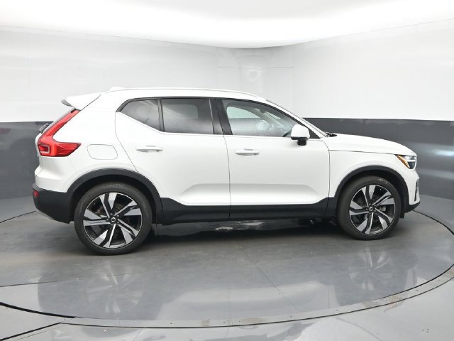 Used 2024 Volvo XC40 B5 Plus w/ Protection Package Premier AWD/4WD image 9