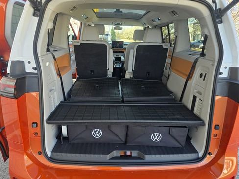 Used 2025 Volkswagen ID. Buzz 1st Edition image 40