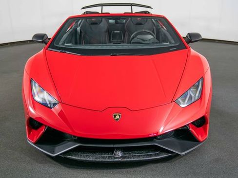 Used 2018 Lamborghini Huracan Performante AWD/4WD image 3