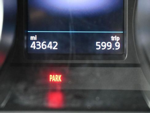 Used 2021 Volkswagen Tiguan S image 18