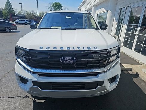 Used 2025 Ford Expedition Platinum w/ Driver's Package AWD/4WD image 3
