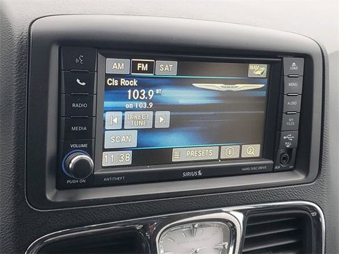 Used 2016 Chrysler Town & Country Touring-L w/ Driver Convenience Group image 24