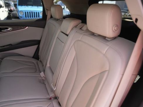 Used 2019 Lincoln Nautilus Select image 13