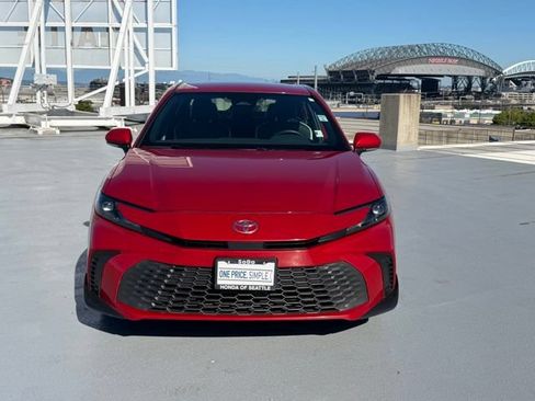 Used 2025 Toyota Camry SE FWD image 8