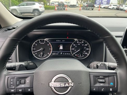 Used 2025 Nissan Rogue SV image 30