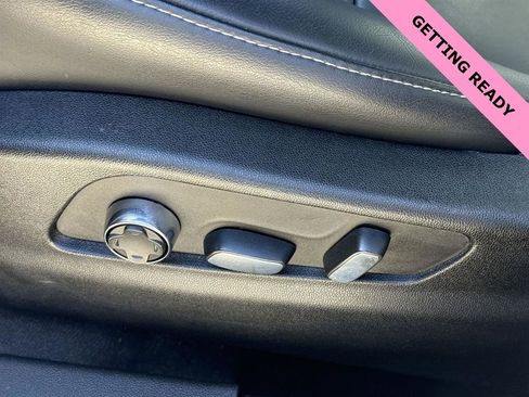 Used 2024 Cadillac XT4 Premium Luxury image 32