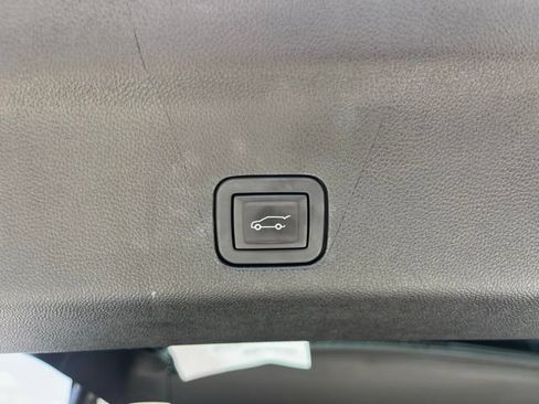 Used 2023 Chevrolet Tahoe Z71 w/ Z71 Off-Road Package AWD/4WD image 8