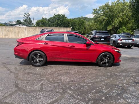 Used 2021 Hyundai Elantra SE FWD image 9