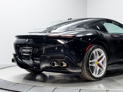 Used 2022 Ferrari Roma RWD image 18