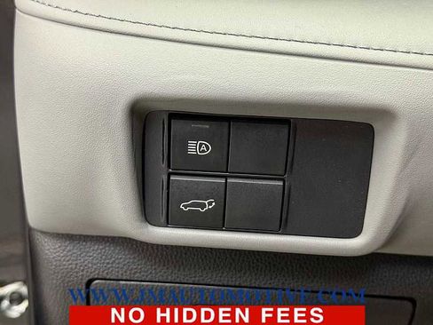 Used 2021 Toyota Highlander XLE image 42