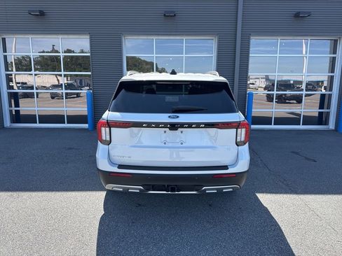 Used 2025 Ford Explorer Active w/ Active Comfort Package RWD image 3