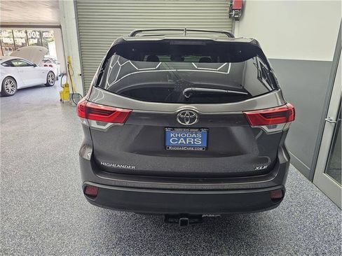 Used 2019 Toyota Highlander XLE FWD image 4
