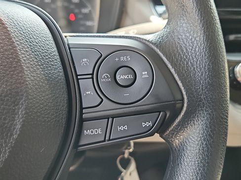 Used 2024 Toyota Corolla LE FWD image 21