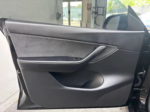 Used 2021 Tesla Model Y Long Range AWD/4WD image 16