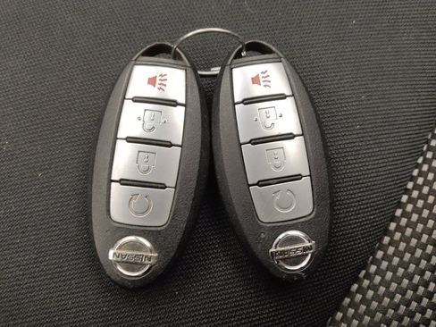 Used 2019 Nissan Pathfinder SV image 32