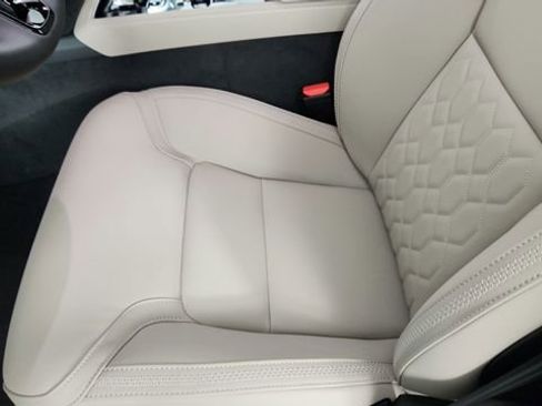 Used 2025 Volvo XC90 B6 Plus w/ Protection Package Premier AWD/4WD image 13