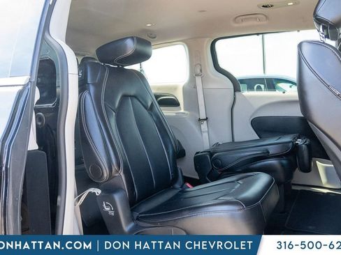 Used 2024 Chrysler Pacifica Touring-L FWD image 19