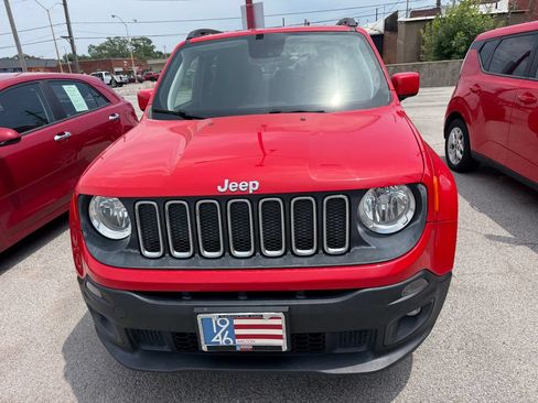 Used 2018 Jeep Renegade Latitude FWD image 8