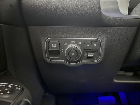 Certified 2025 Mercedes-Benz GLB 250 image 10