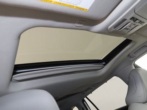 Used 2023 Toyota Highlander XLE image 11