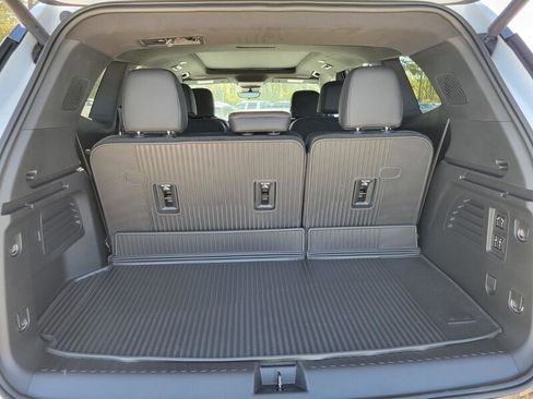 New 2026 GMC Acadia Denali Ultimate w/ LPO, Floor Liner Package FWD image 7